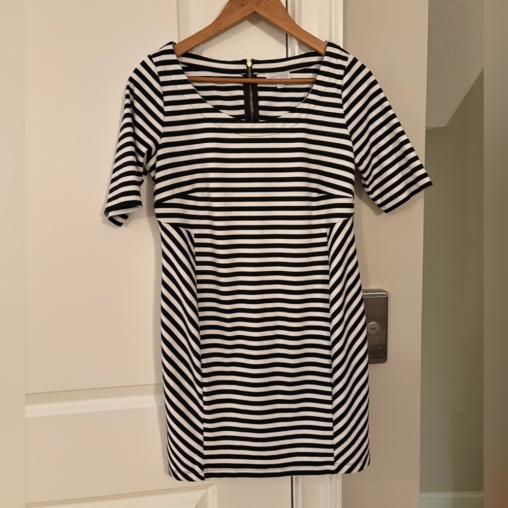 A Pea in the Pod Black & White Striped Mini Maternity Dress Size Medium EUC